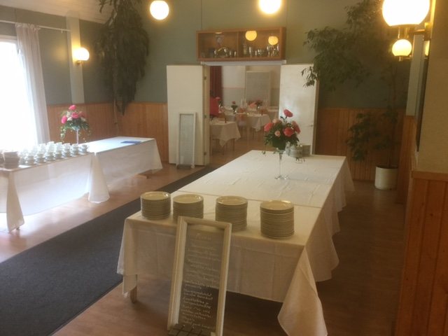 Aula ja tarjoilupöydät